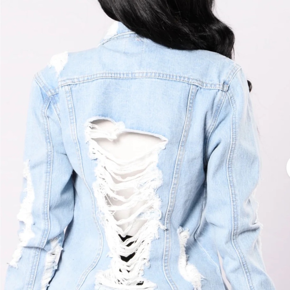 FASHION NOVA Distressed Light Blue Denim Jacket size XS oversized pre-loved - Picture 2 of 14